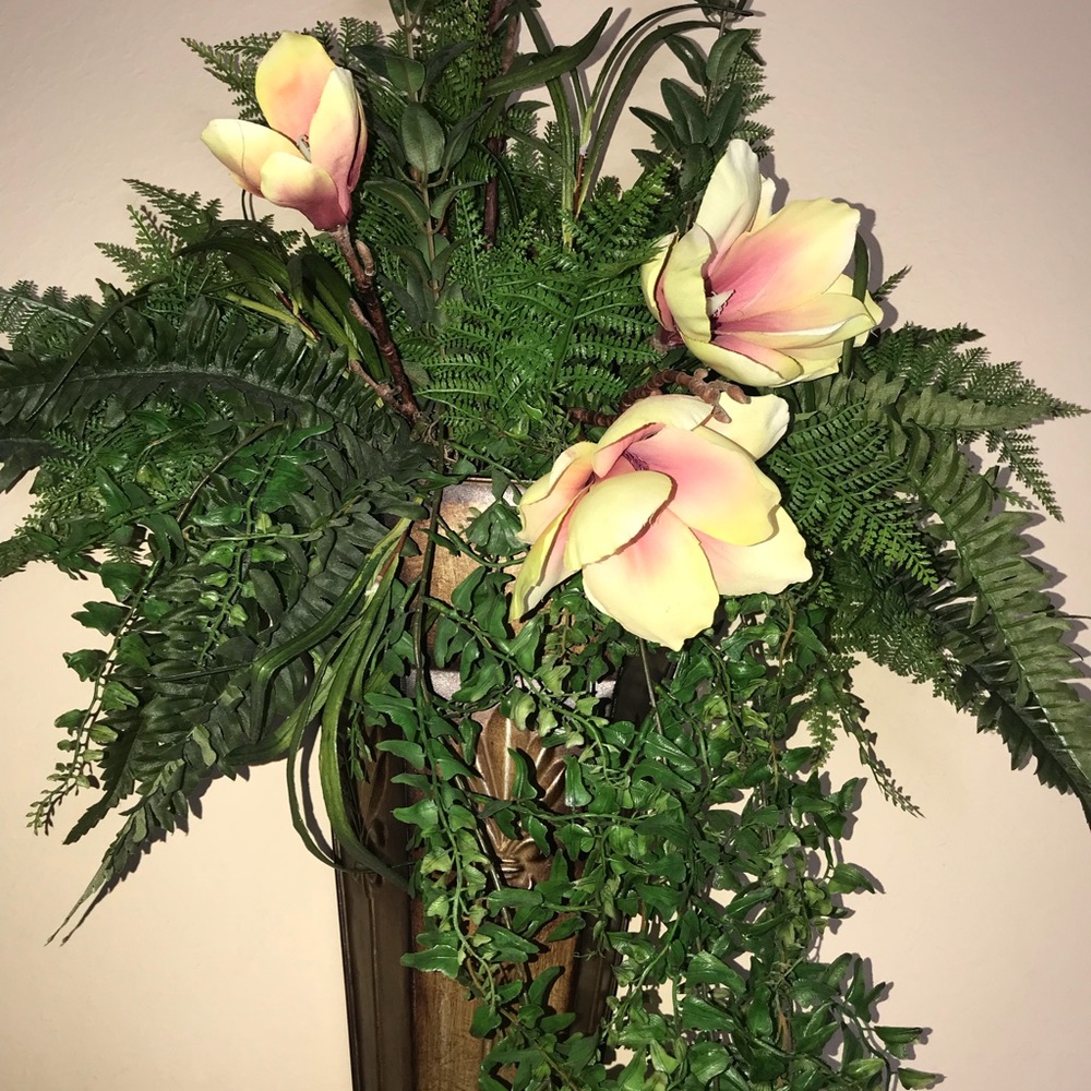 colorful green wall flower 💐